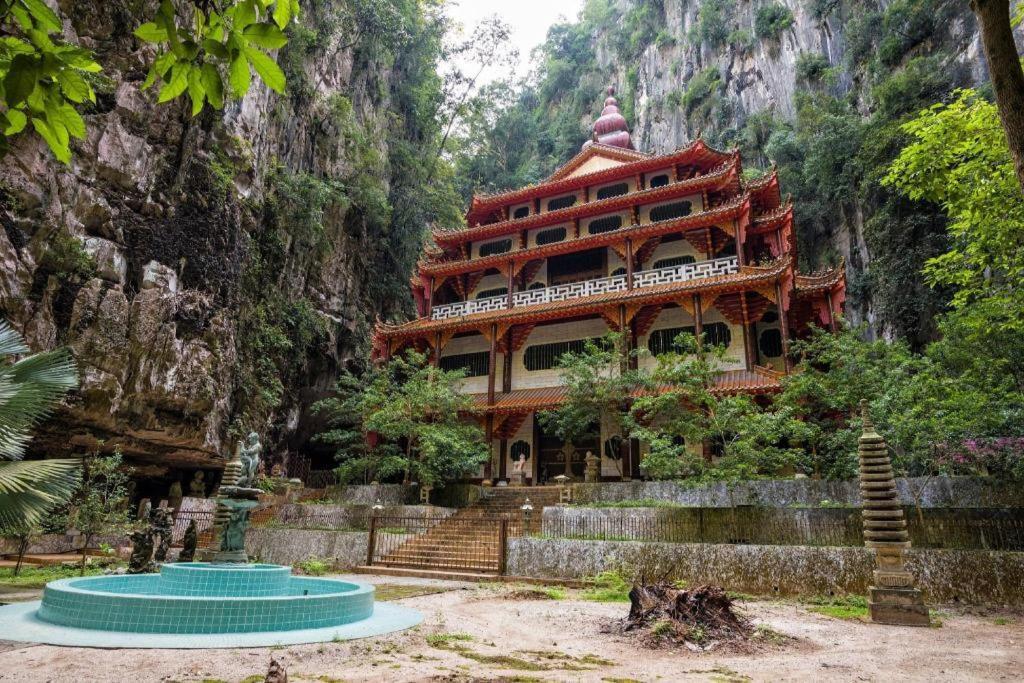 Mornington Hotel Medan Ipoh Exteriör bild