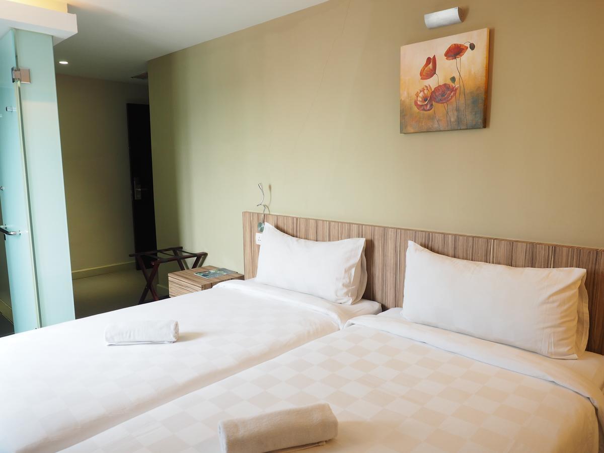 Mornington Hotel Medan Ipoh Exteriör bild